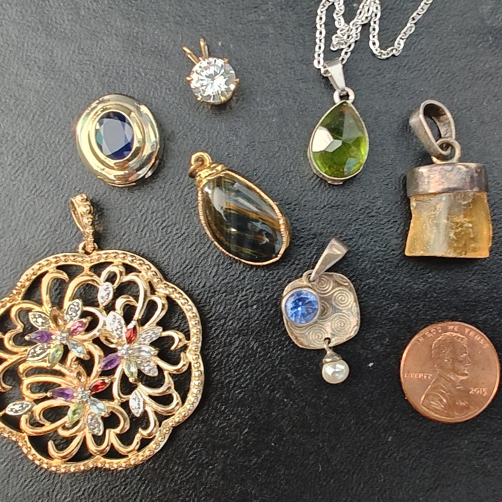 7 Pieces Gold-tone And Silver-tone Pendants